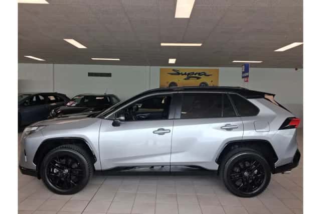 Toyota RAV4 (2023) thumbnail 3
