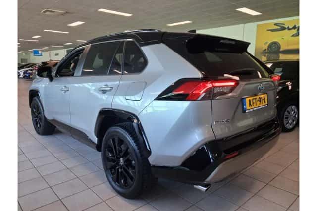 Toyota RAV4 (2023) thumbnail 4