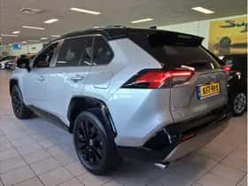 Toyota RAV4 (2023) thumbnail 4