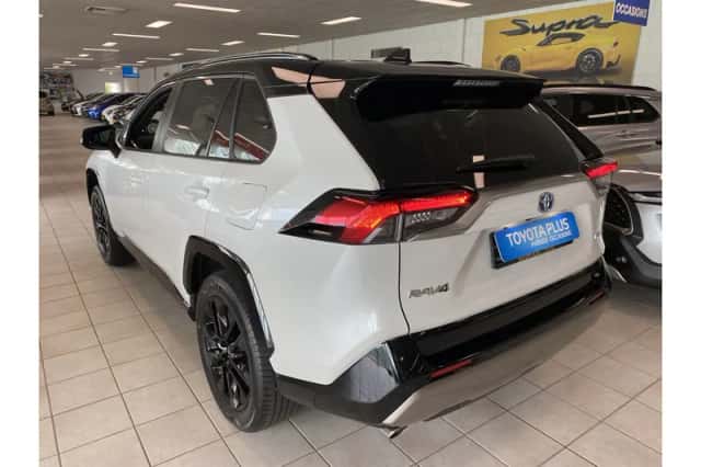 Toyota RAV4 (2024) thumbnail 4
