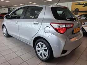 Toyota Yaris (2018) thumbnail 4