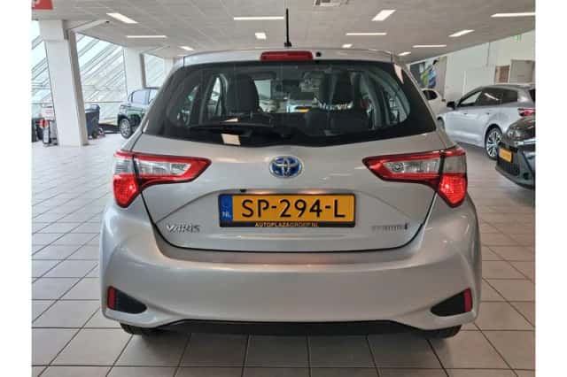Toyota Yaris (2018) thumbnail 5