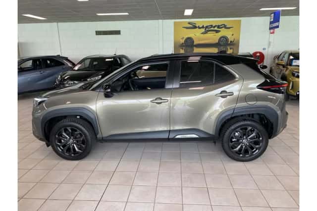 Toyota Yaris Cross (2024) thumbnail 2