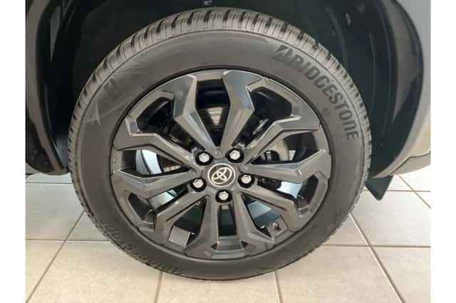 Toyota Yaris Cross (2024) thumbnail 4