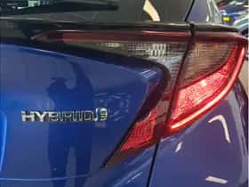 Toyota C-HR (2021) thumbnail 6