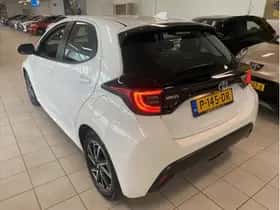 Toyota Yaris (2022) thumbnail 3