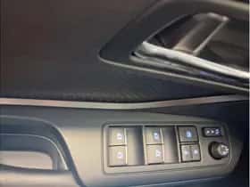 Toyota C-HR (2016) thumbnail 24