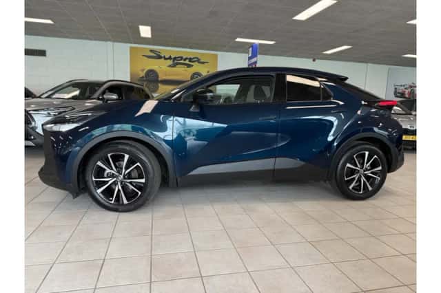 Toyota C-HR (2025) thumbnail 3