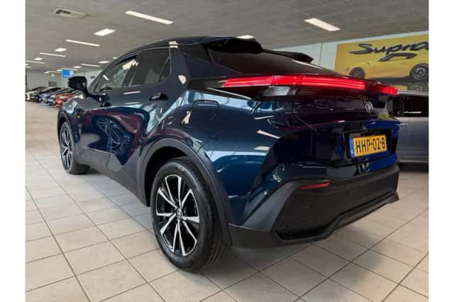 Toyota C-HR (2025) thumbnail 4