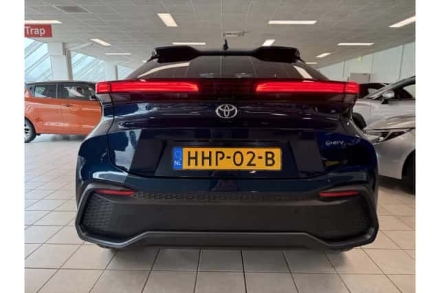 Toyota C-HR (2025) thumbnail 5