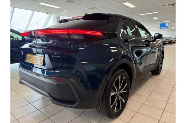 Toyota C-HR (2025) thumbnail 6