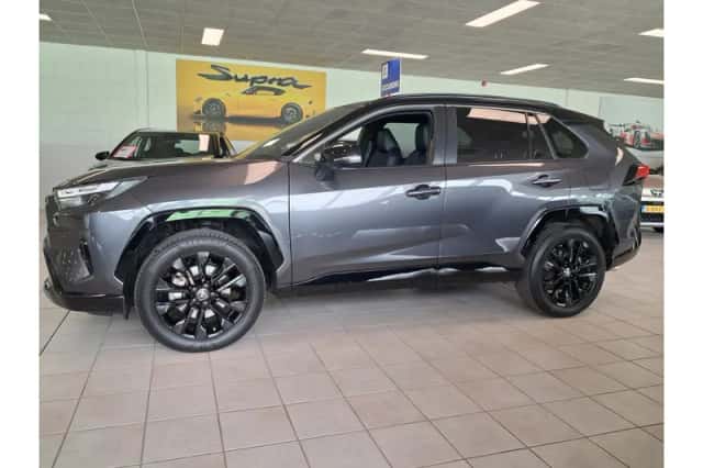 Toyota RAV4 (2024) thumbnail 3