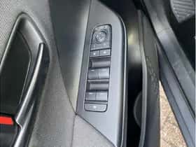 Toyota C-HR (2024) thumbnail 26