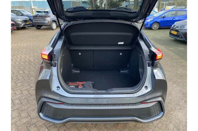 Toyota C-HR (2024) thumbnail 5