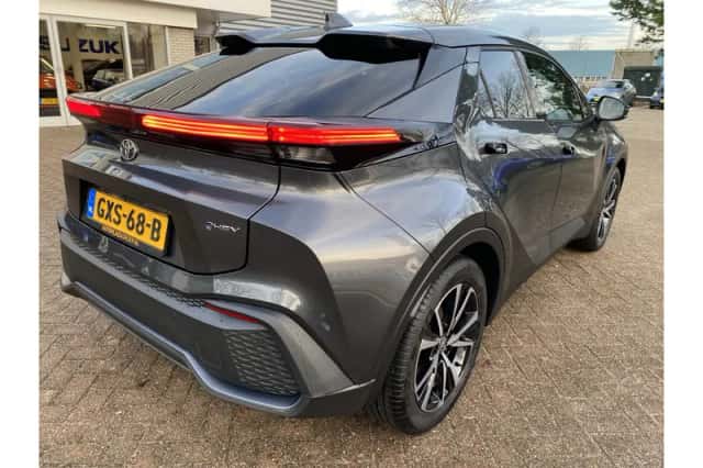 Toyota C-HR (2024) thumbnail 6