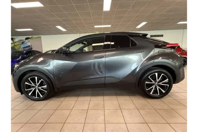 Toyota C-HR (2024) thumbnail 3