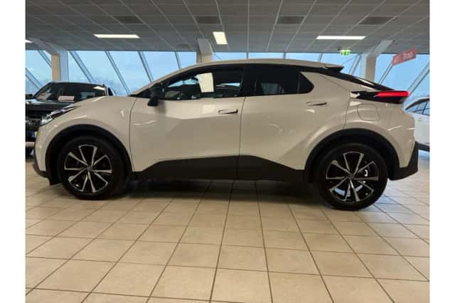 Toyota C-HR (2024) thumbnail 3