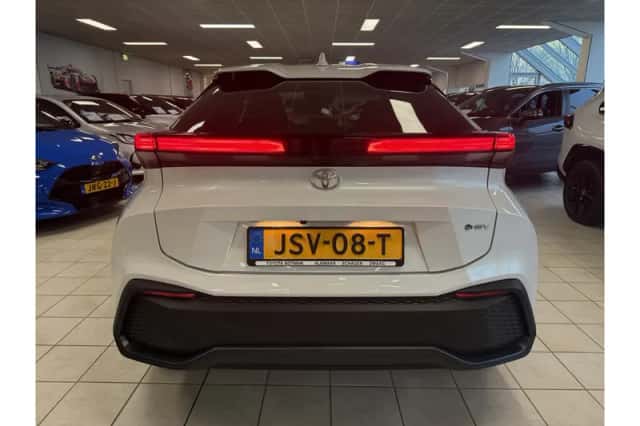Toyota C-HR (2024) thumbnail 5