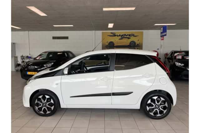Toyota Aygo (2021) thumbnail 3