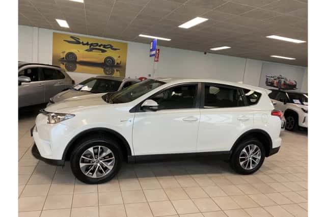 Toyota RAV4 (2017) thumbnail 4