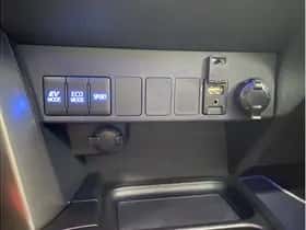 Toyota RAV4 (2017) thumbnail 37