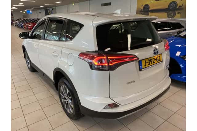 Toyota RAV4 (2017) thumbnail 5