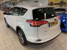 Toyota RAV4 (2017) thumbnail 5