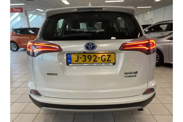 Toyota RAV4 (2017) thumbnail 6
