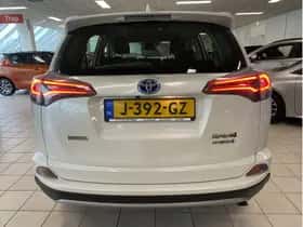 Toyota RAV4 (2017) thumbnail 6