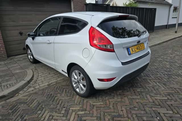 Ford Fiesta (2009) thumbnail 3