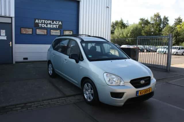 Kia Carens (2009) thumbnail 3