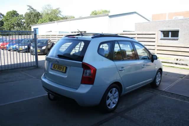Kia Carens (2009) thumbnail 5