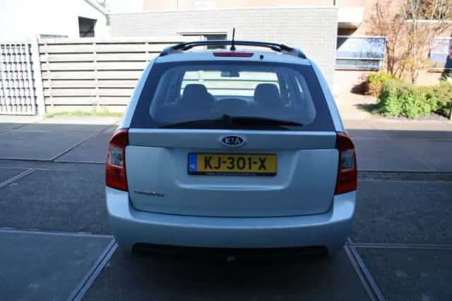 Kia Carens (2009) thumbnail 6