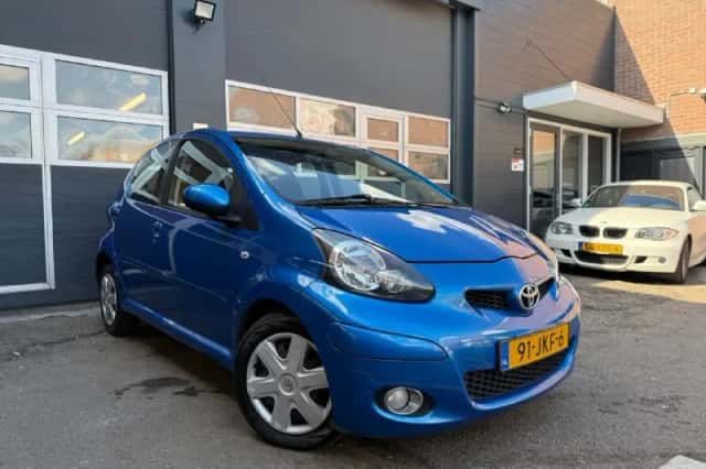 Toyota Aygo (2009) thumbnail 3
