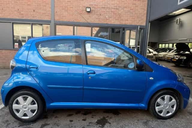 Toyota Aygo (2009) thumbnail 4