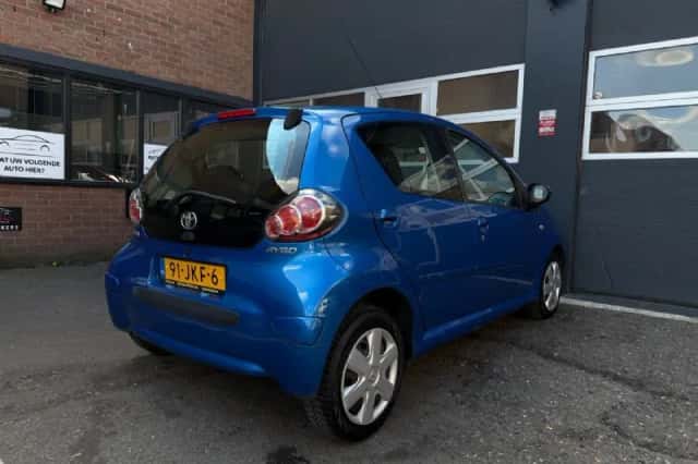 Toyota Aygo (2009) thumbnail 5