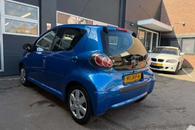 Toyota Aygo (2009) thumbnail 6