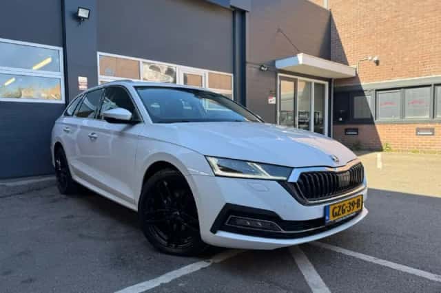 Škoda Octavia (2021) thumbnail 3