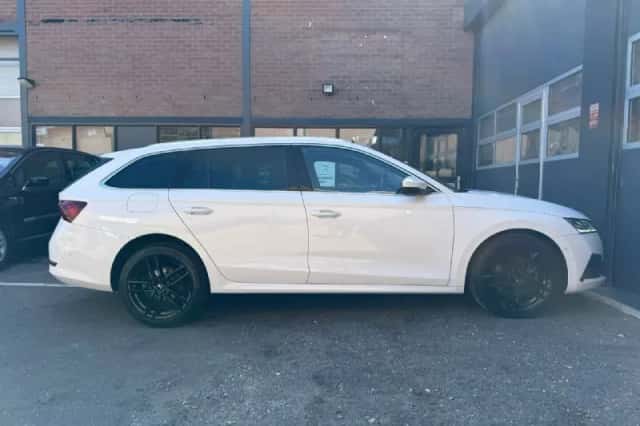 Škoda Octavia (2021) thumbnail 4