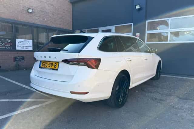 Škoda Octavia (2021) thumbnail 5