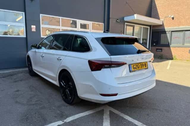 Škoda Octavia (2021) thumbnail 6
