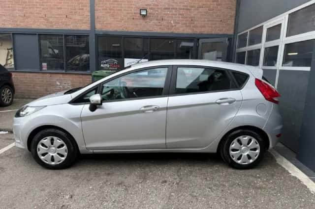 Ford Fiesta (2009) thumbnail 2