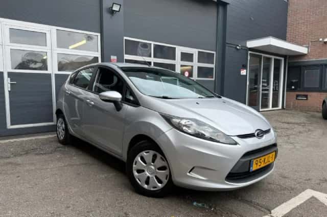 Ford Fiesta (2009) thumbnail 3
