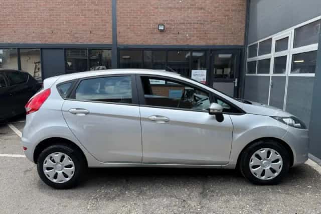 Ford Fiesta (2009) thumbnail 4