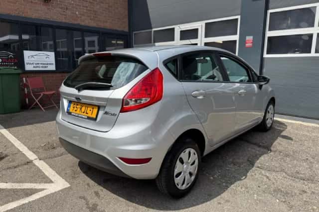 Ford Fiesta (2009) thumbnail 5