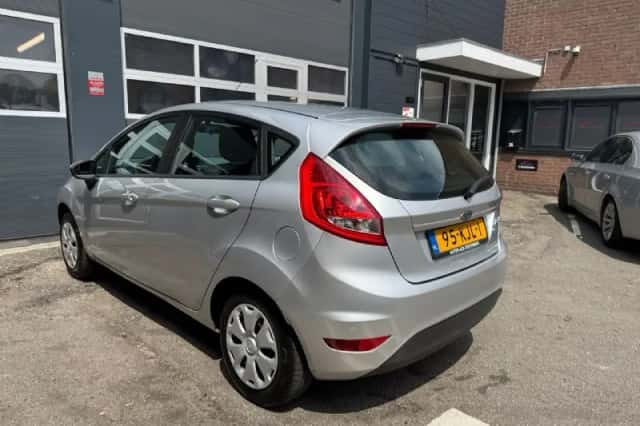 Ford Fiesta (2009) thumbnail 6