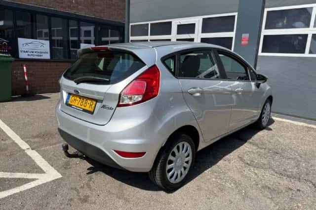 Ford Fiesta (2015) thumbnail 5