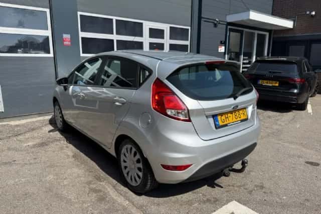 Ford Fiesta (2015) thumbnail 6