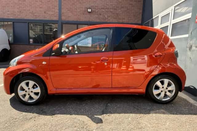 Toyota Aygo (2012) thumbnail 2