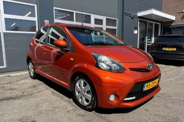 Toyota Aygo (2012) thumbnail 3